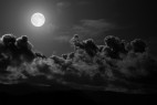 月光与乌云
