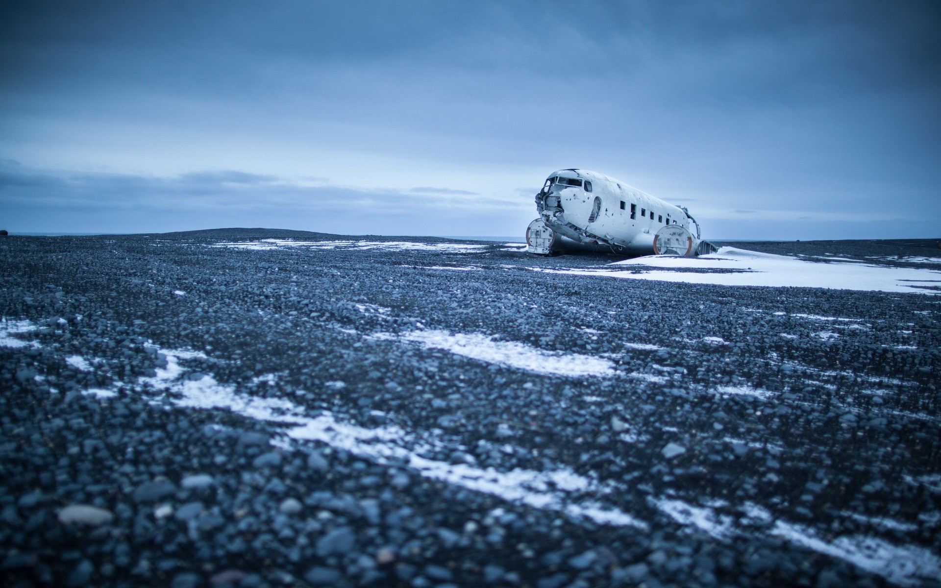 冰岛的残缺飞机